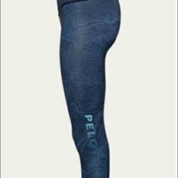 Reversible Peloton capri leggings. - Picture 2 of 5